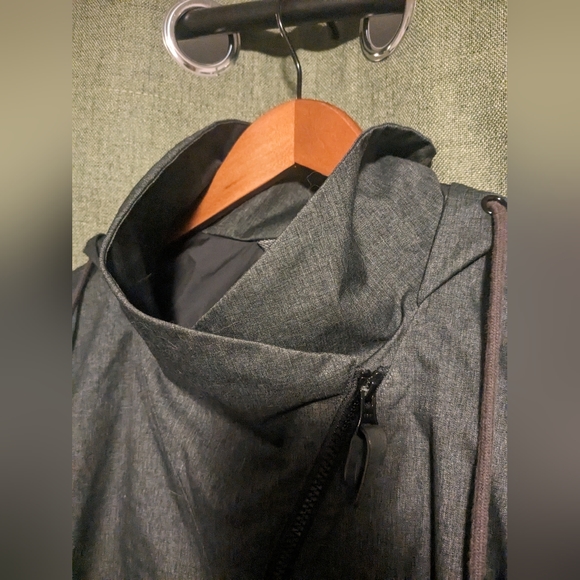 MEC Raincoat (women's medium) - Picture 4 of 4